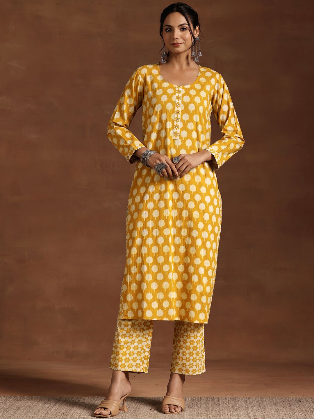 Libas Women Floral Printed Panelled Sequinned Pure Cotton Kurta with Trousers, Mustard
Libas Women Floral Printed Panelled Sequinned Pure Cotton Kurta with Trousers, Mustard
