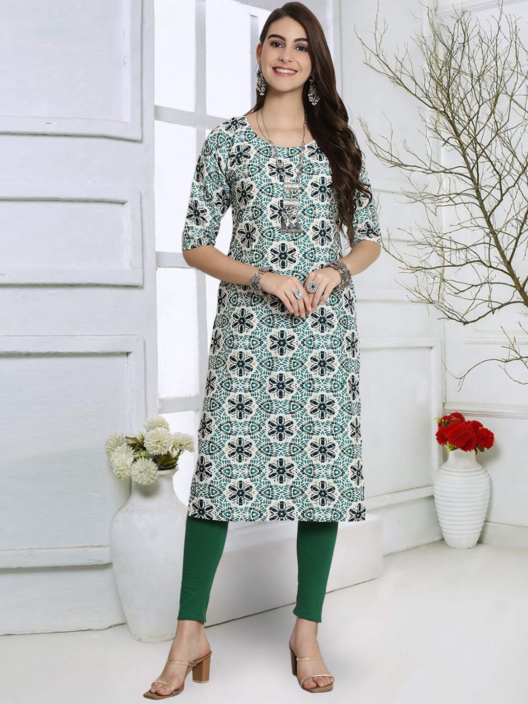 7Threads Women Geometric Printed Keyhole Neck Cold-Shoulder Sleeves Sequinned Floral Crepe Kurta, Multi
7Threads Women Geometric Printed Keyhole Neck Cold-Shoulder Sleeves Sequinned Floral Crepe Kurta, Multi