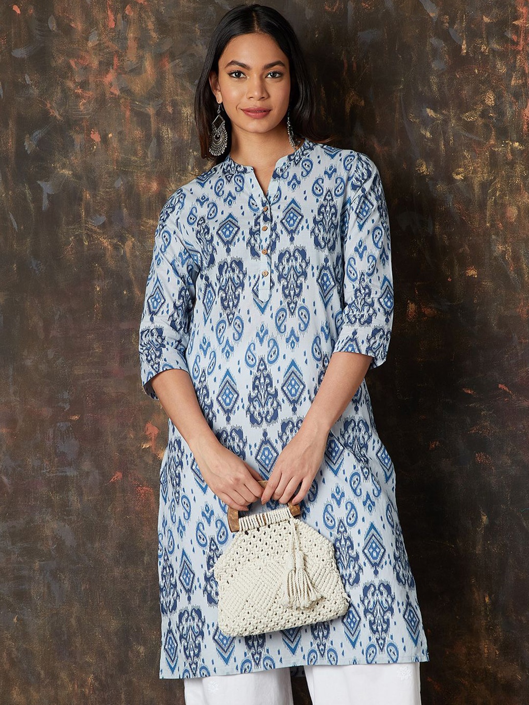Melange by Lifestyle Women Floral Printed Flared Sleeves Thread Work Kurta, Blue
Melange by Lifestyle Women Floral Printed Flared Sleeves Thread Work Kurta, Blue