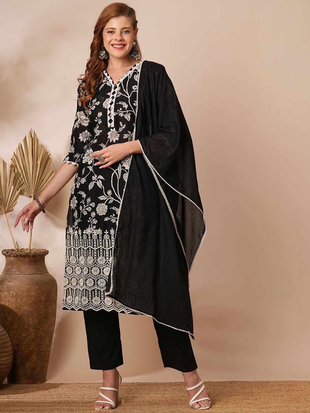 FASHOR Women Ethnic Motifs Embroidered Regular Pure Cotton Kurta with Trousers & With Dupatta, Black
FASHOR Women Ethnic Motifs Embroidered Regular Pure Cotton Kurta with Trousers & With Dupatta, Black