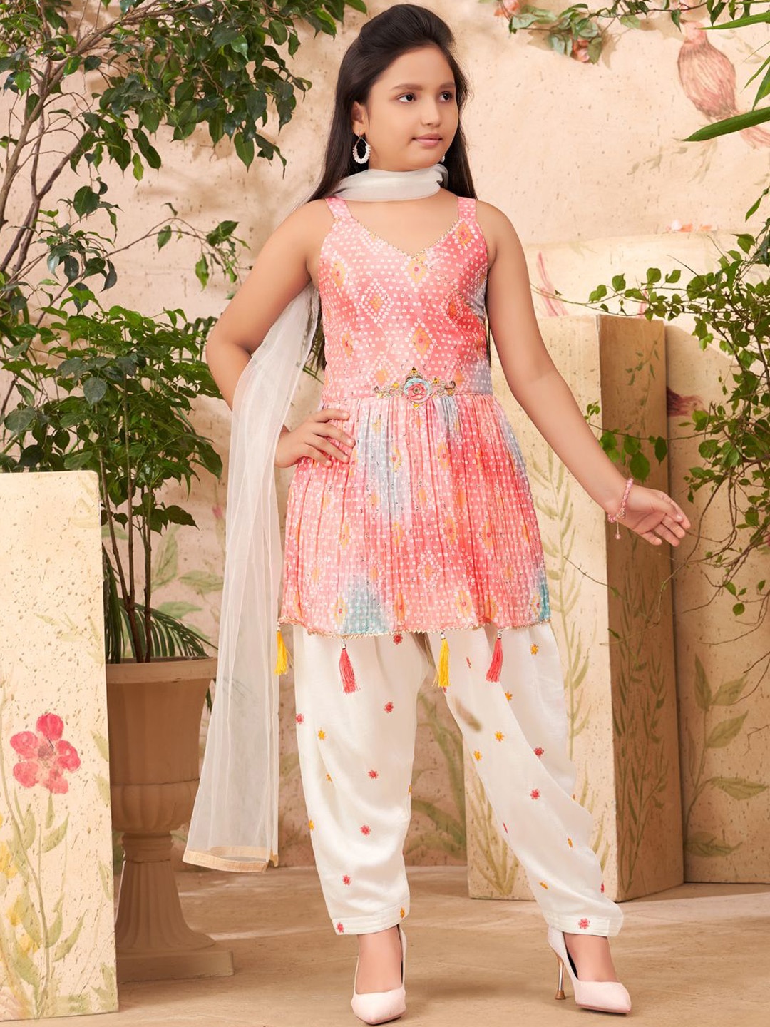 Aarika Girls Floral Printed Regular Pure Silk Kurta with Dhoti Pants & With Dupatta, Peach
Aarika Girls Floral Printed Regular Pure Silk Kurta with Dhoti Pants & With Dupatta, Peach