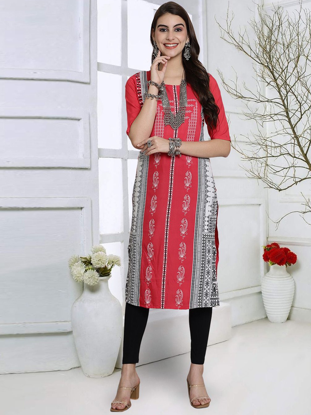 7Threads Women Geometric Keyhole Neck Cold-Shoulder Sleeves Sequinned Floral Crepe Kurta, Multi
7Threads Women Geometric Keyhole Neck Cold-Shoulder Sleeves Sequinned Floral Crepe Kurta, Multi