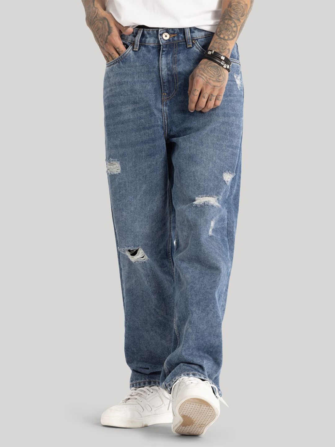 Snitch Men Loose Slash Knee Relaxed Fit Mildly Distressed Light Fade Stretchable Jeans, Blue
Snitch Men Loose Slash Knee Relaxed Fit Mildly Distressed Light Fade Stretchable Jeans, Blue