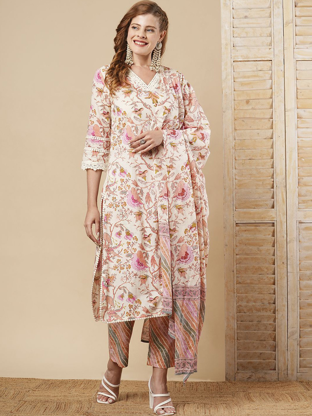 FASHOR Women Floral Printed Regular Pure Cotton Kurta with Trousers & With Dupatta, Off white
FASHOR Women Floral Printed Regular Pure Cotton Kurta with Trousers & With Dupatta, Off white