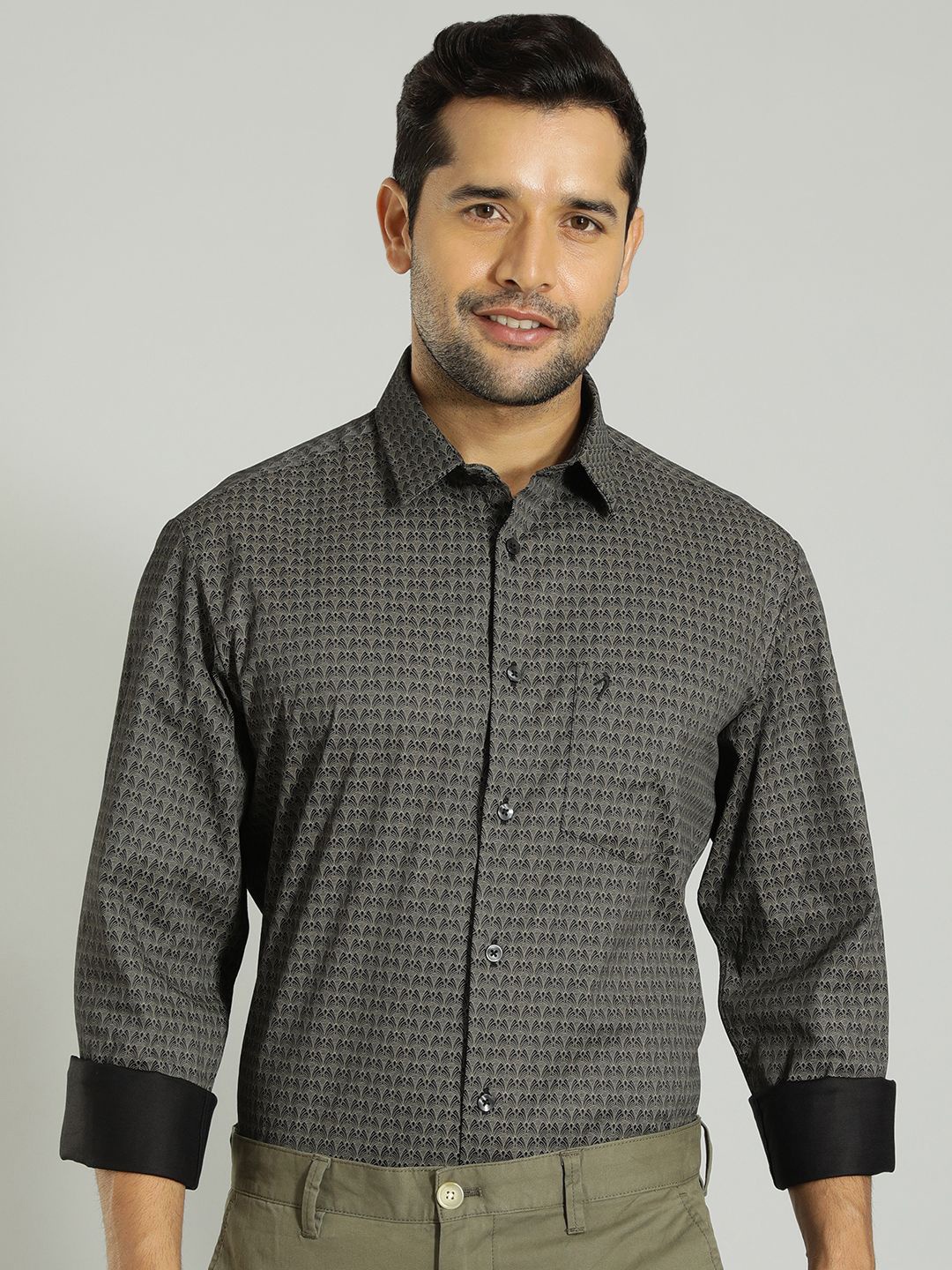 Indian Terrain Men India Slim Spread Collar Micro Ditsy Printed Slim Fit Casual Shirt, Grey
Indian Terrain Men India Slim Spread Collar Micro Ditsy Printed Slim Fit Casual Shirt, Grey