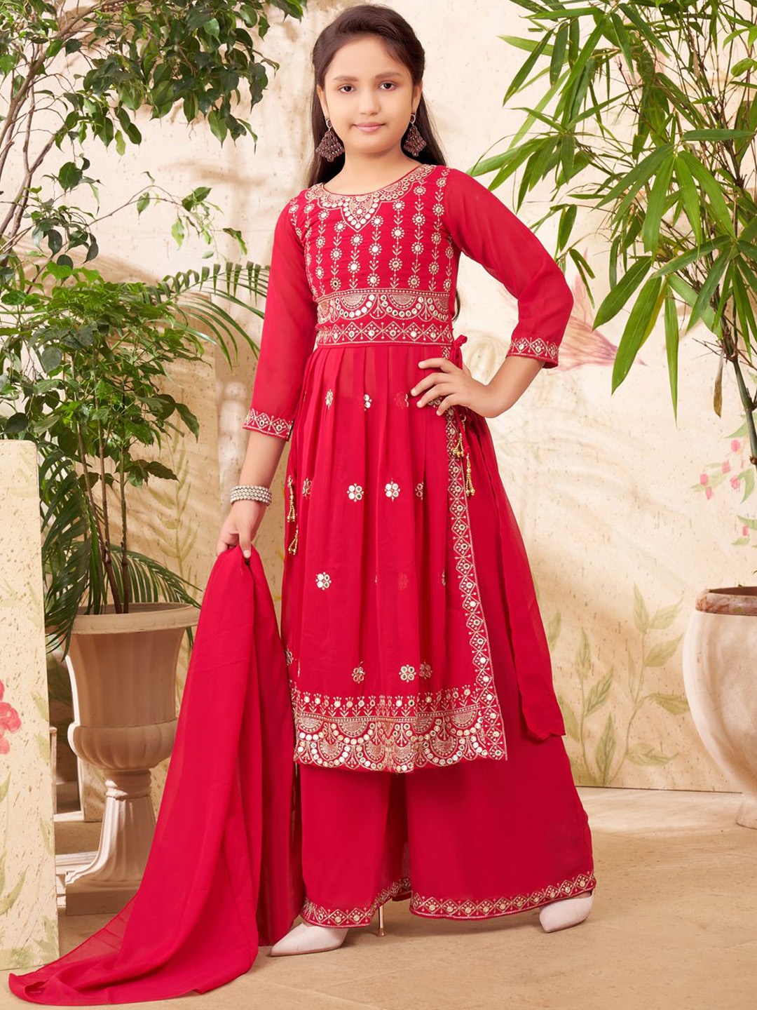 Aarika Girls Floral Embroidered Regular Thread Work Kurta with Palazzos & With Dupatta, Pink
Aarika Girls Floral Embroidered Regular Thread Work Kurta with Palazzos & With Dupatta, Pink