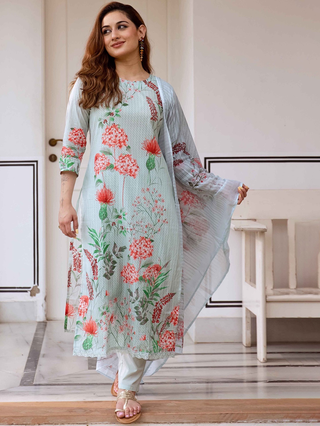 Nehamta Women Floral Printed Regular Sequinned Pure Cotton Kurta with Trousers & With Dupatta, Green
Nehamta Women Floral Printed Regular Sequinned Pure Cotton Kurta with Trousers & With Dupatta, Green