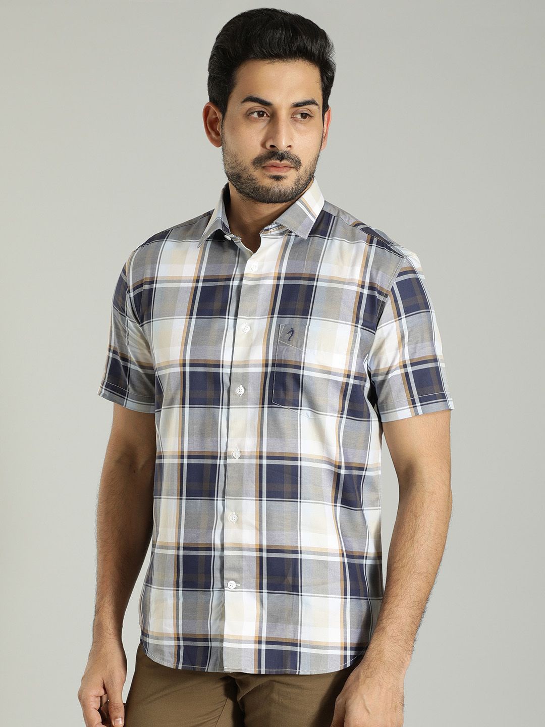Indian Terrain Men India Slim Spread Collar Tartan Checked Cotton Slim Fit Casual Shirt, Navy blue
Indian Terrain Men India Slim Spread Collar Tartan Checked Cotton Slim Fit Casual Shirt, Navy blue
