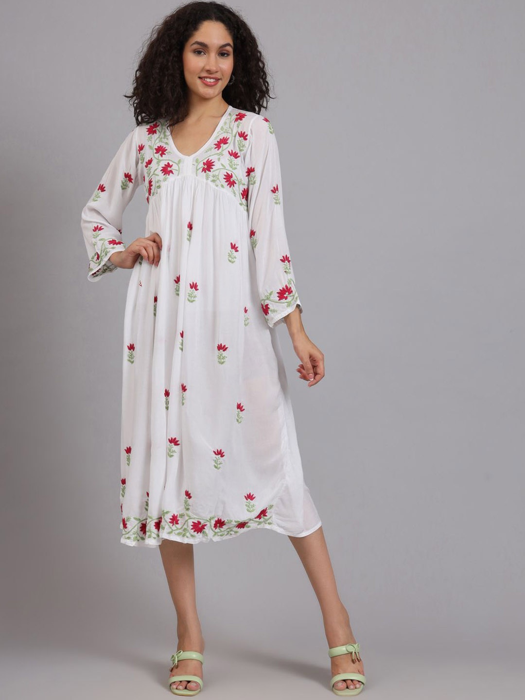 The Chikan Label Women Embroidered Flared Sleeves Patchwork Floral Kaftan Kurta, White
The Chikan Label Women Embroidered Flared Sleeves Patchwork Floral Kaftan Kurta, White