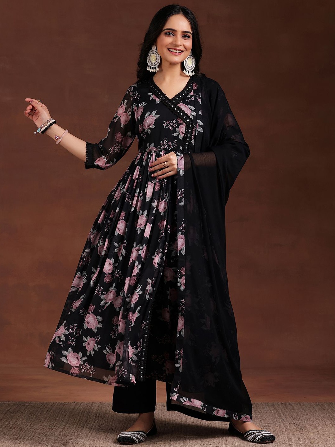 Libas Women Floral Printed Pleated Sequinned Kurta with Trousers & With Dupatta, Black
Libas Women Floral Printed Pleated Sequinned Kurta with Trousers & With Dupatta, Black