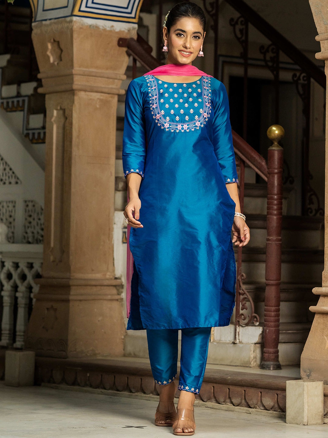 GAYRAA Women Floral Embroidered Regular Kurta with Trousers & With Dupatta, Turquoise blue
GAYRAA Women Floral Embroidered Regular Kurta with Trousers & With Dupatta, Turquoise blue