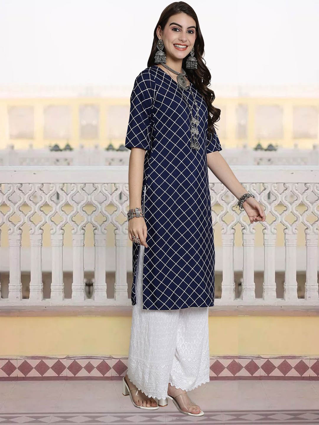 7Threads Women Ethnic Motifs Checked Keyhole Neck Thread Work Floral Crepe Kurta, Multi
7Threads Women Ethnic Motifs Checked Keyhole Neck Thread Work Floral Crepe Kurta, Multi