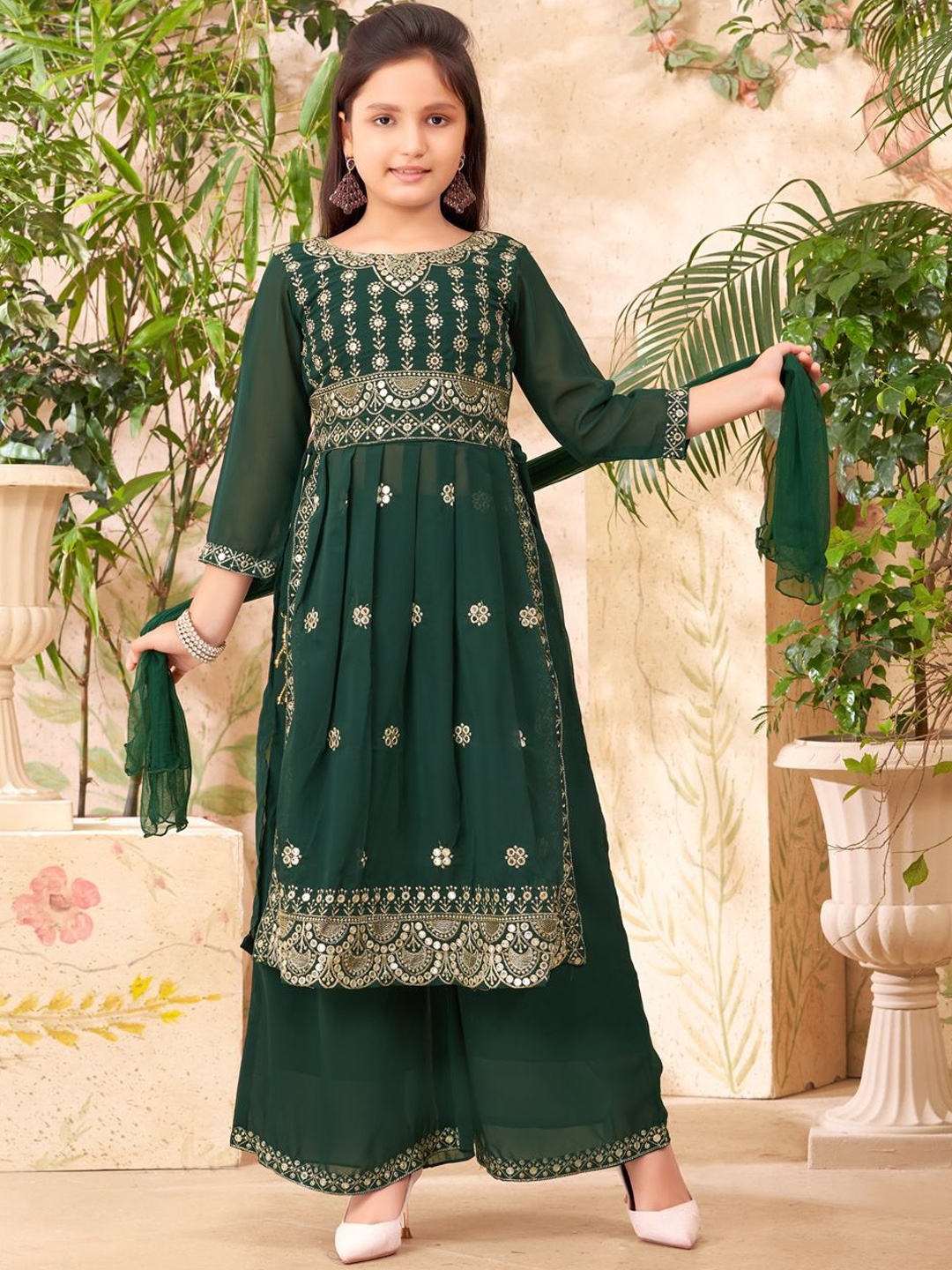 Aarika Girls Floral Embroidered Regular Thread Work Kurta with Palazzos & With Dupatta, Green
Aarika Girls Floral Embroidered Regular Thread Work Kurta with Palazzos & With Dupatta, Green