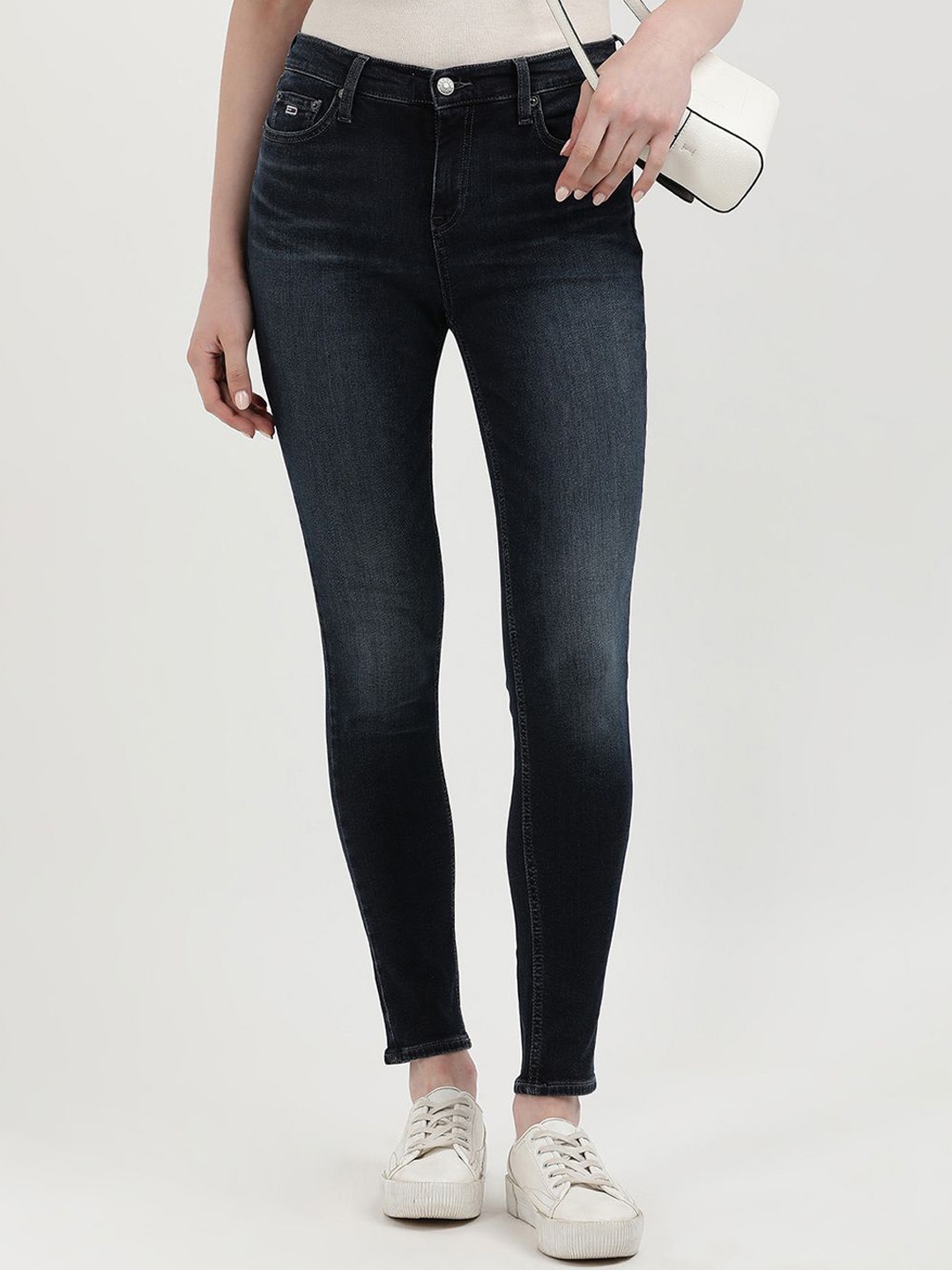 Tommy Hilfiger Women Skinny Fit Low Distress Light Fade Stretchable Jeans, Blue
Tommy Hilfiger Women Skinny Fit Low Distress Light Fade Stretchable Jeans, Blue