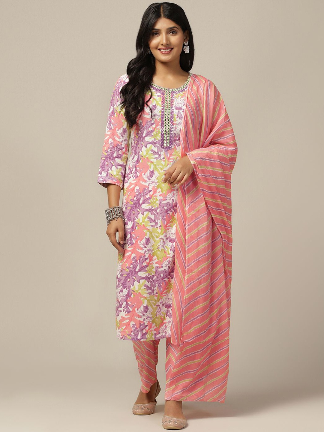 FASHION DREAM Women Floral Printed Regular Kurta with Trousers & With Dupatta, White
FASHION DREAM Women Floral Printed Regular Kurta with Trousers & With Dupatta, White