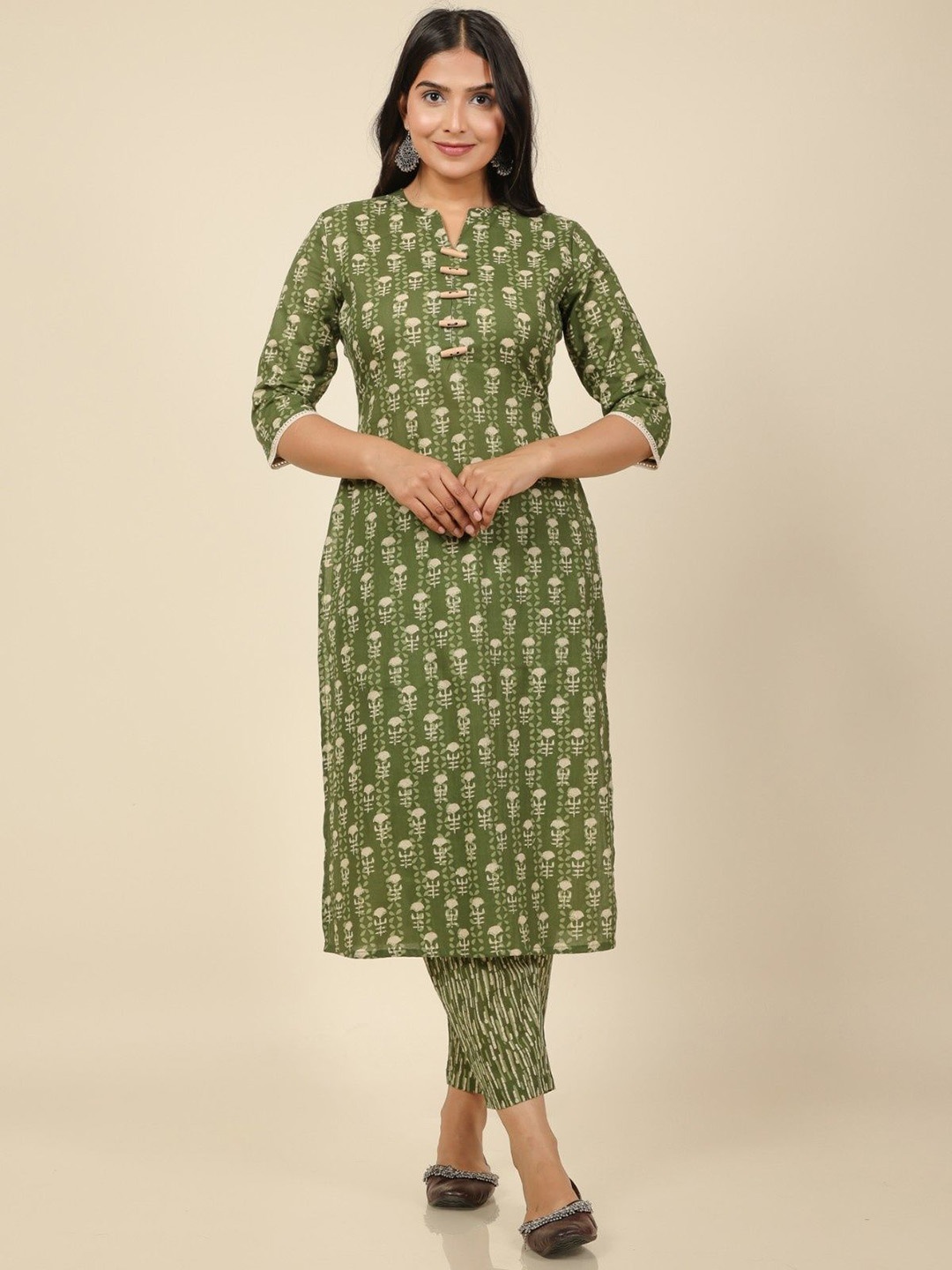 Aramya Women Floral Printed Regular Beads and Stones Pure Cotton Kurta with Trousers, Green
Aramya Women Floral Printed Regular Beads and Stones Pure Cotton Kurta with Trousers, Green