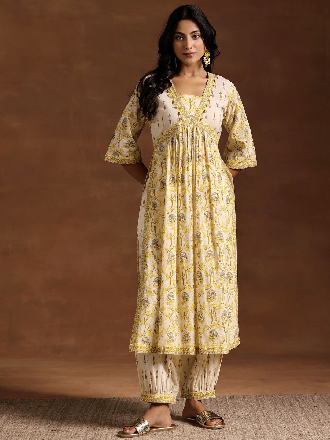 Libas Women Floral Printed Regular Beads and Stones Pure Cotton Kurta with Salwar, Yellow
Libas Women Floral Printed Regular Beads and Stones Pure Cotton Kurta with Salwar, Yellow