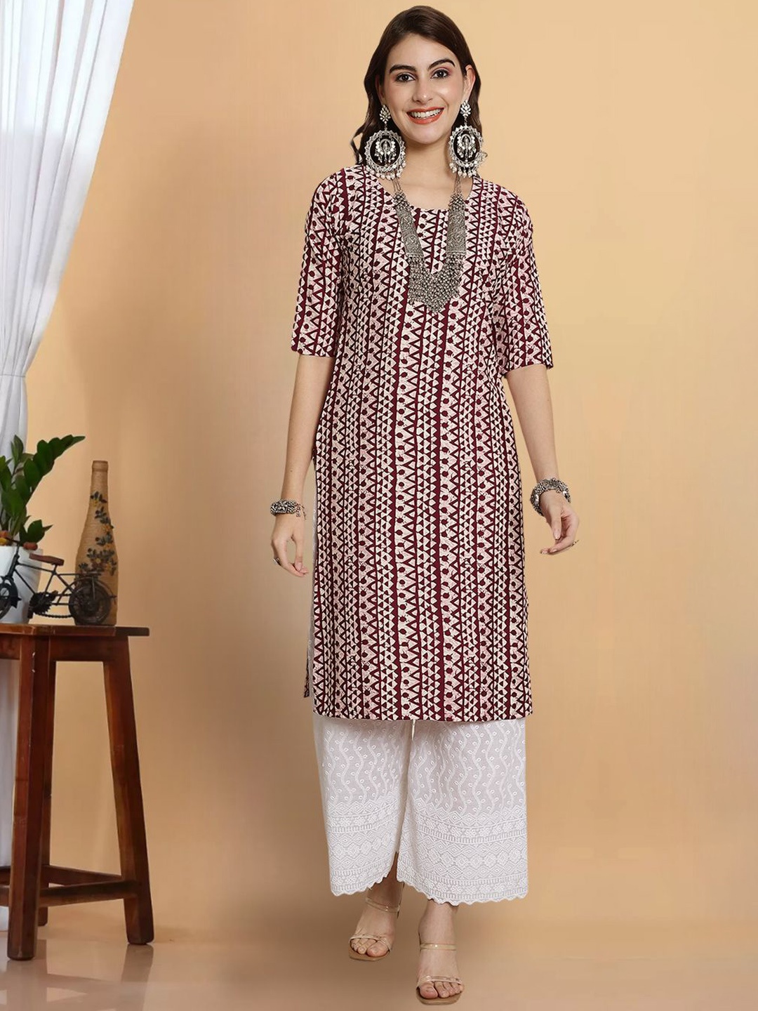 7Threads Women Geometric Printed Keyhole Neck Cold-Shoulder Sleeves Thread Work Floral Crepe Kurta, Multi
7Threads Women Geometric Printed Keyhole Neck Cold-Shoulder Sleeves Thread Work Floral Crepe Kurta, Multi