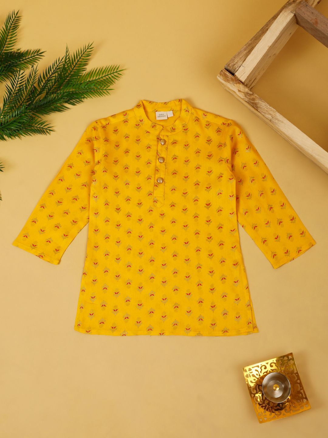 SAKA DESIGNS Boys Ethnic Motifs Printed Cold-Shoulder Sleeves Mirror Work Kurta, Yellow
SAKA DESIGNS Boys Ethnic Motifs Printed Cold-Shoulder Sleeves Mirror Work Kurta, Yellow