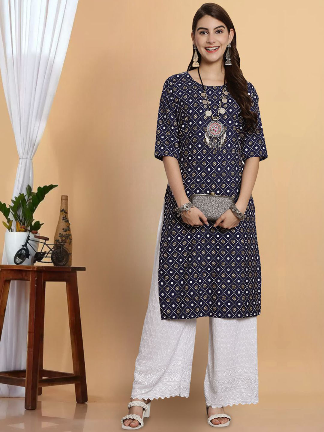 7Threads Women Ethnic Motifs Printed Keyhole Neck Thread Work Floral Crepe Kurta, Multi
7Threads Women Ethnic Motifs Printed Keyhole Neck Thread Work Floral Crepe Kurta, Multi