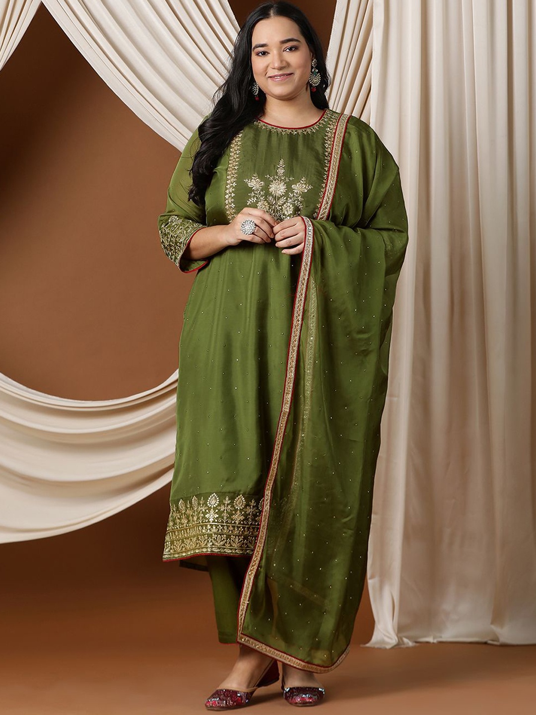 INDDUS PLUS Women Floral Embroidered Regular Mukaish Kurta with Trousers & With Dupatta, Green
INDDUS PLUS Women Floral Embroidered Regular Mukaish Kurta with Trousers & With Dupatta, Green