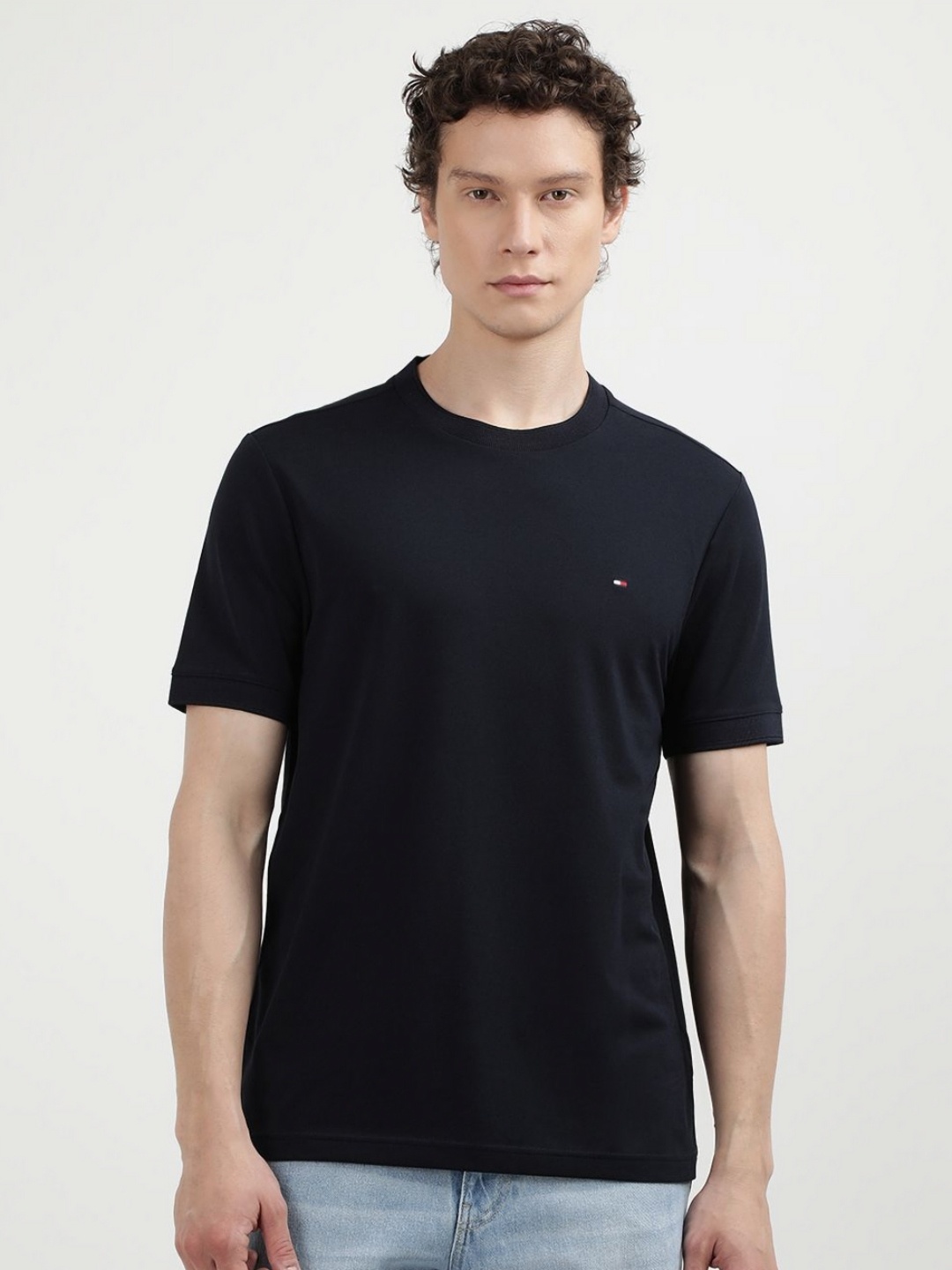 Tommy Hilfiger Men Solid Round Neck Organic Cotton T-Shirt, Navy blue
Tommy Hilfiger Men Solid Round Neck Organic Cotton T-Shirt, Navy blue