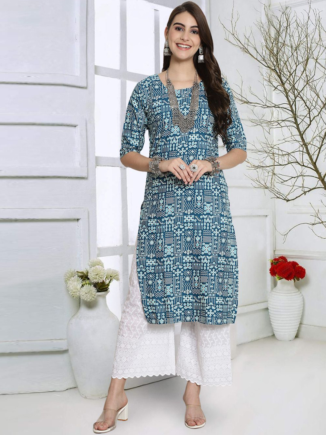 7Threads Women Geometric Printed Keyhole Neck Cold-Shoulder Sleeves Thread Work Floral Crepe Kurta, Multi
7Threads Women Geometric Printed Keyhole Neck Cold-Shoulder Sleeves Thread Work Floral Crepe Kurta, Multi