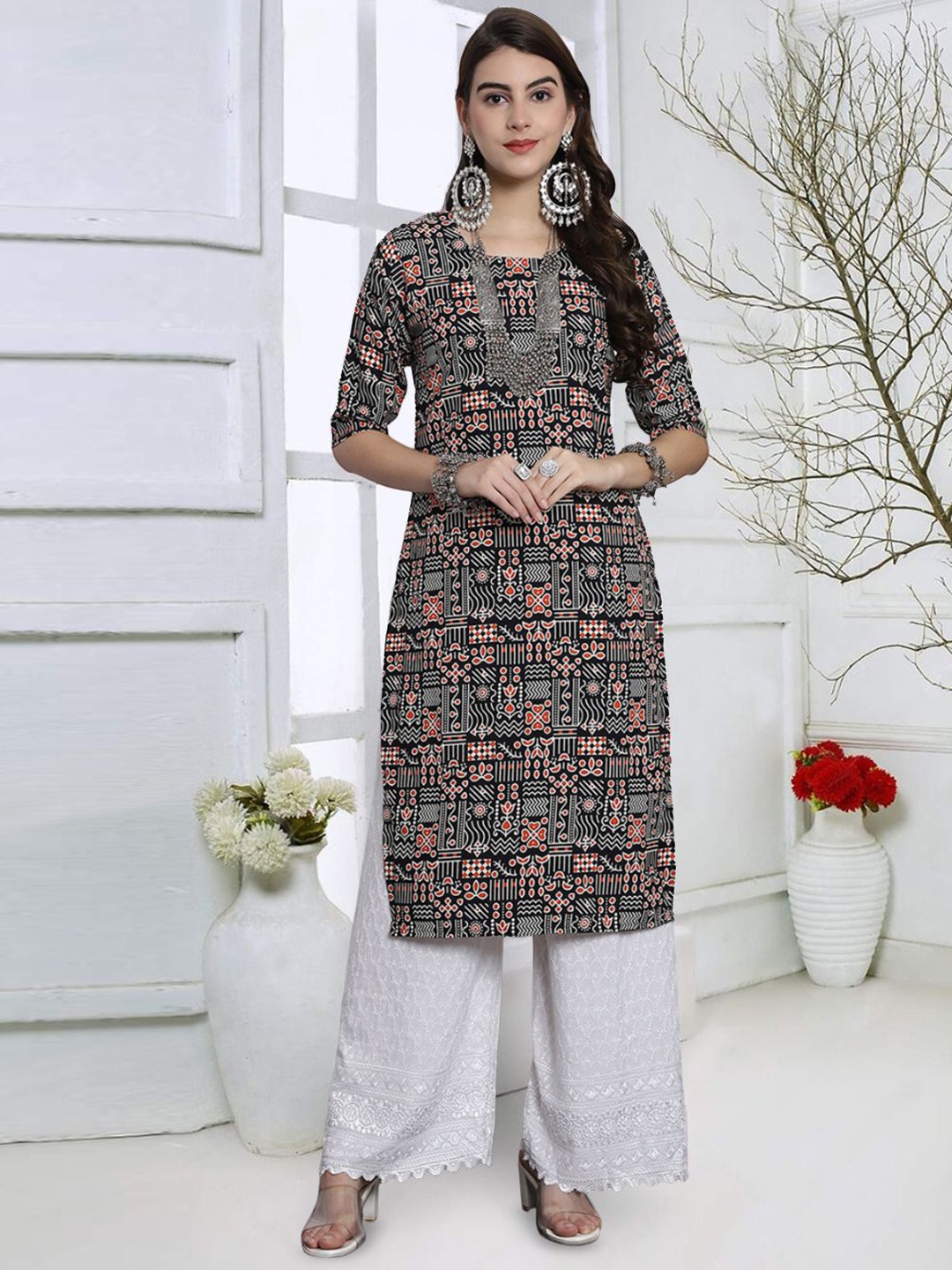 7Threads Women Geometric Yoke Design Keyhole Neck Sequinned Floral Crepe Kurta, Multi
7Threads Women Geometric Yoke Design Keyhole Neck Sequinned Floral Crepe Kurta, Multi