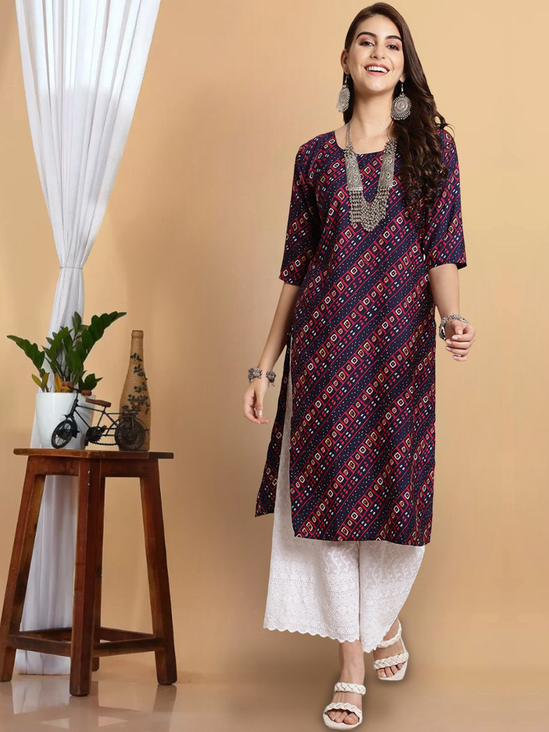 7Threads Women Dyed Keyhole Neck Cold-Shoulder Sleeves Thread Work Floral Crepe Kurta, Multi
7Threads Women Dyed Keyhole Neck Cold-Shoulder Sleeves Thread Work Floral Crepe Kurta, Multi