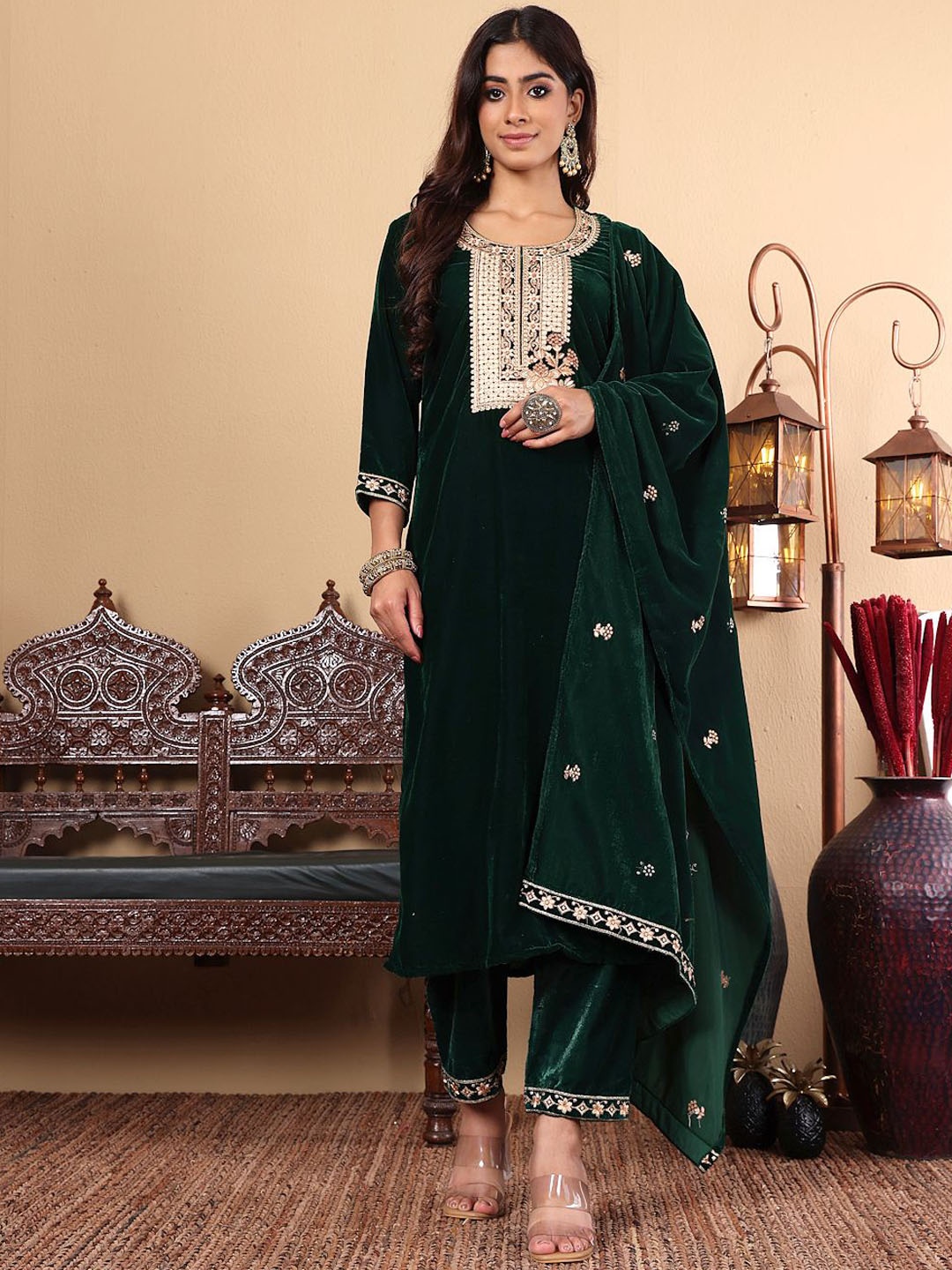 Varanga Green Floral Yoke Design Thread Work Velvet Straight Kurta with Trousers & Dupatta
Varanga Green Floral Yoke Design Thread Work Velvet Straight Kurta with Trousers & Dupatta