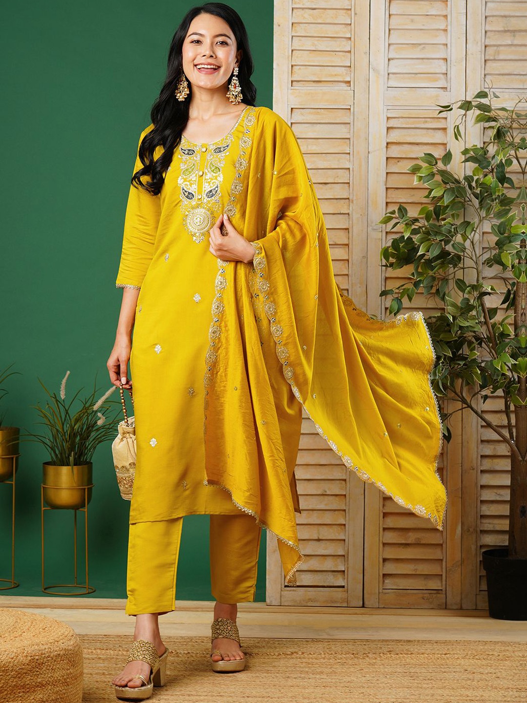 CARTYSHOP Plus Size Floral Embroidered Regular Zari Straight Kurta with Salwar & Dupatta, Mustard
CARTYSHOP Plus Size Floral Embroidered Regular Zari Straight Kurta with Salwar & Dupatta, Mustard