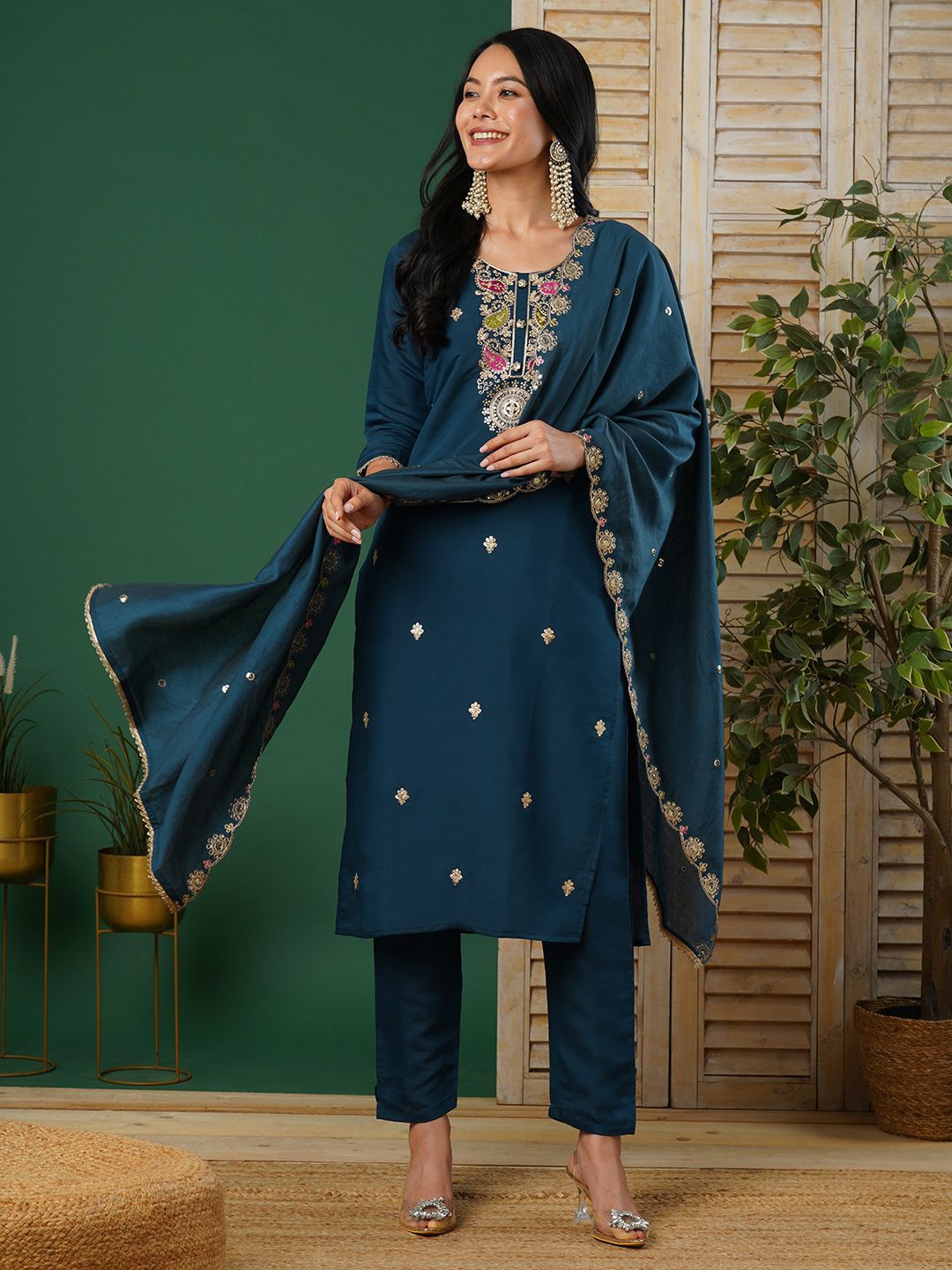 CARTYSHOP Floral Embroidered Regular Zari Straight Kurta with Salwar & Dupatta, Teal
CARTYSHOP Floral Embroidered Regular Zari Straight Kurta with Salwar & Dupatta, Teal