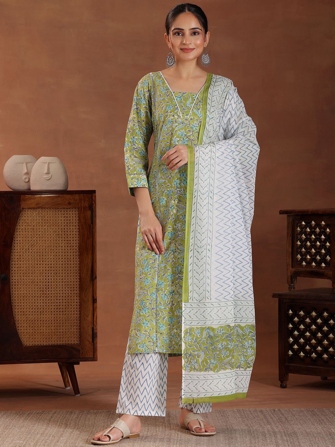 Libas Floral Printed Pure Cotton Straight Kurta with Trousers & With Dupatta, Green
Libas Floral Printed Pure Cotton Straight Kurta with Trousers & With Dupatta, Green