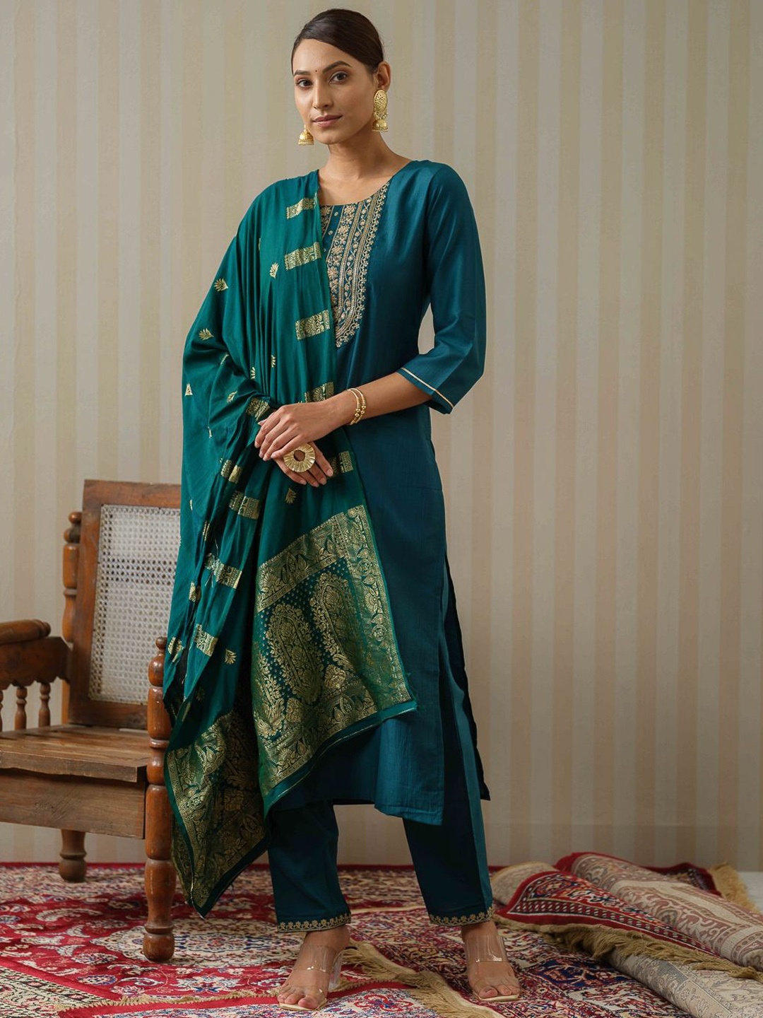 Ode by House of Pataudi Ethnic Motifs Embroidered Straight Kurta & Trousers With Dupatta, Teal
Ode by House of Pataudi Ethnic Motifs Embroidered Straight Kurta & Trousers With Dupatta, Teal