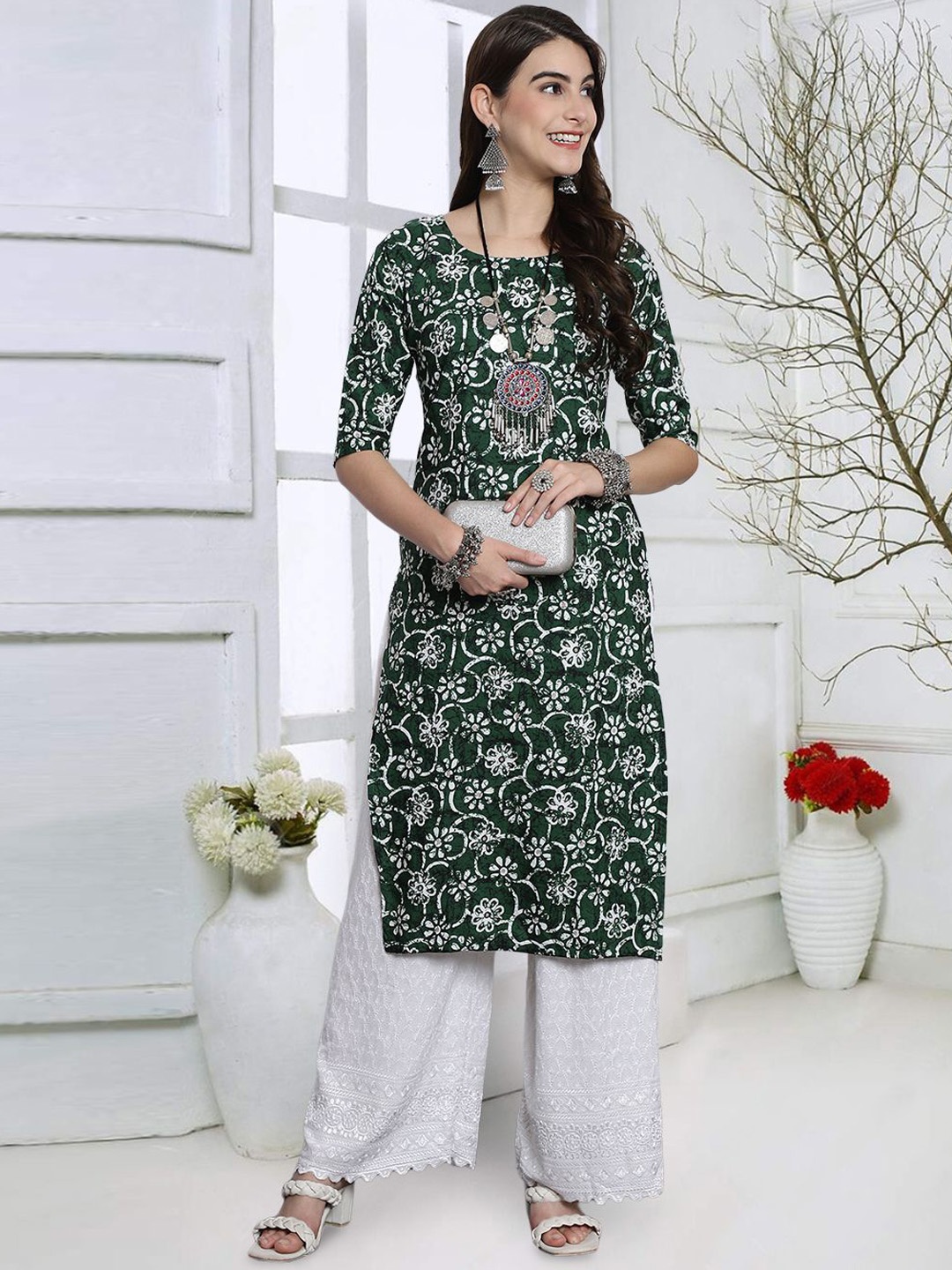 7Threads Women Paisley Embroidered Cold-Shoulder Sleeves Mirror Work Floral Crepe Kurta, Multi
7Threads Women Paisley Embroidered Cold-Shoulder Sleeves Mirror Work Floral Crepe Kurta, Multi