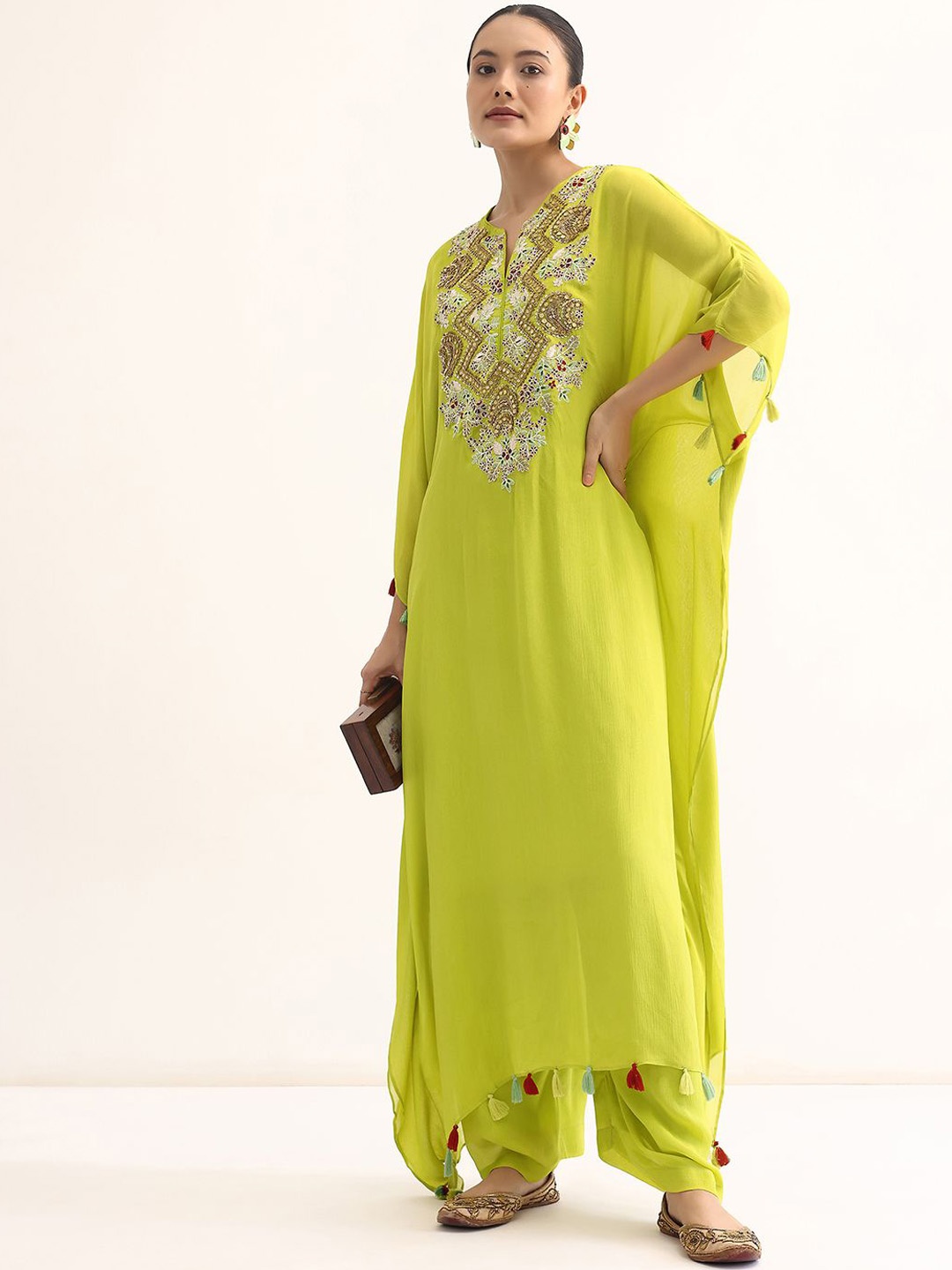 KALKI Fashion Floral Embroidered Notch Neck Flared Sleeves Kaftan Kurta with Trousers, Green
KALKI Fashion Floral Embroidered Notch Neck Flared Sleeves Kaftan Kurta with Trousers, Green