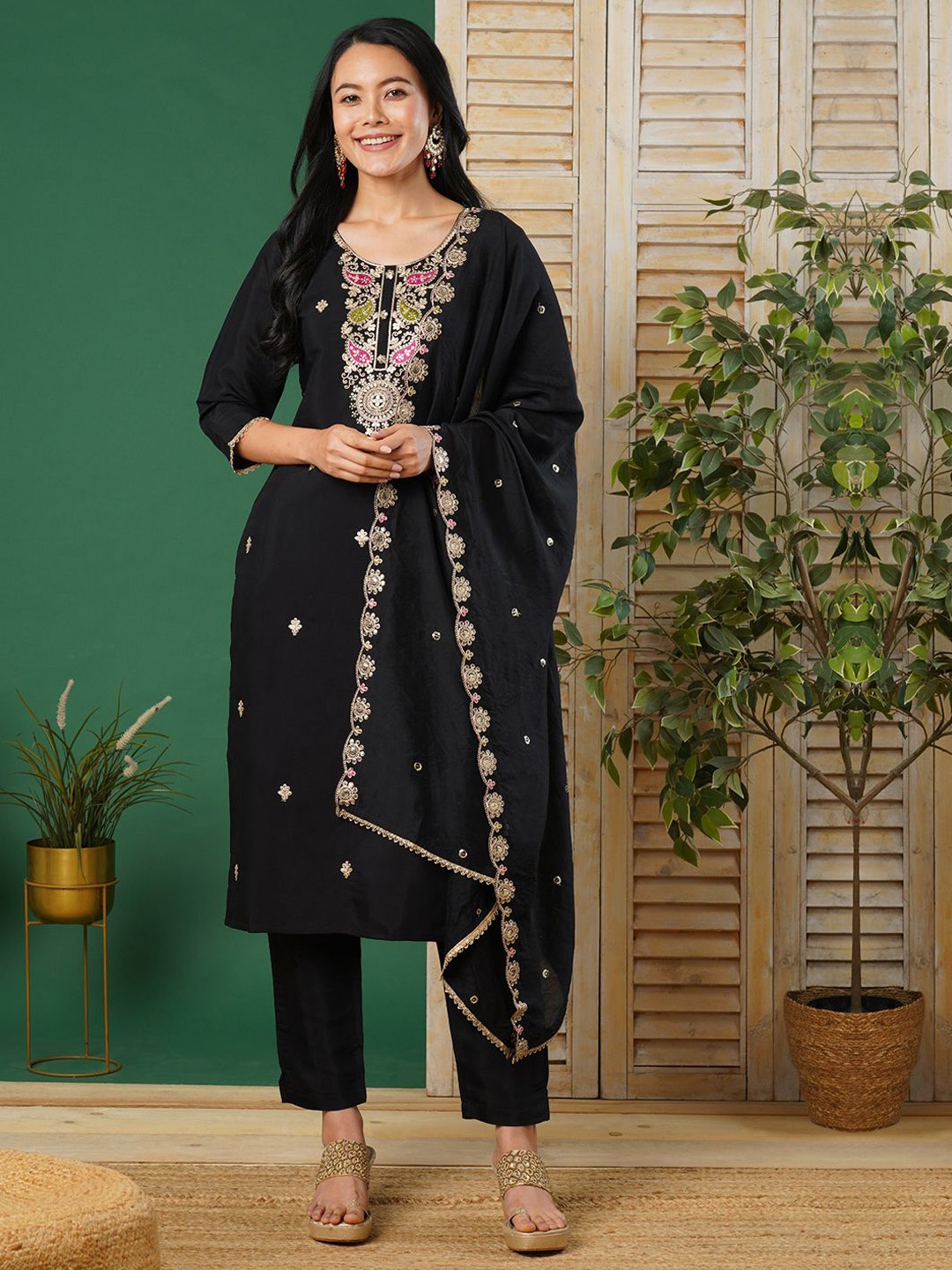 CARTYSHOP Ethnic Motifs Embroidered Zari Straight Kurta With Trouser & Dupatta, Black
CARTYSHOP Ethnic Motifs Embroidered Zari Straight Kurta With Trouser & Dupatta, Black