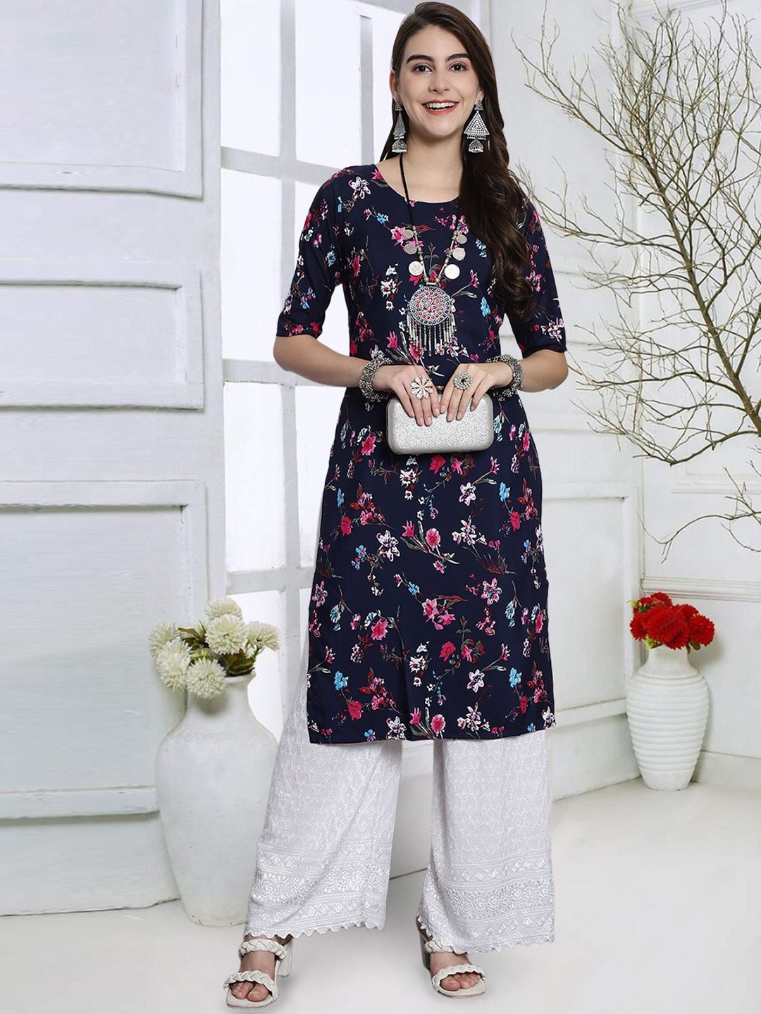 7Threads Women Keyhole Neck Cold-Shoulder Sleeves Sequinned Floral Crepe Kurta, Multi
7Threads Women Keyhole Neck Cold-Shoulder Sleeves Sequinned Floral Crepe Kurta, Multi