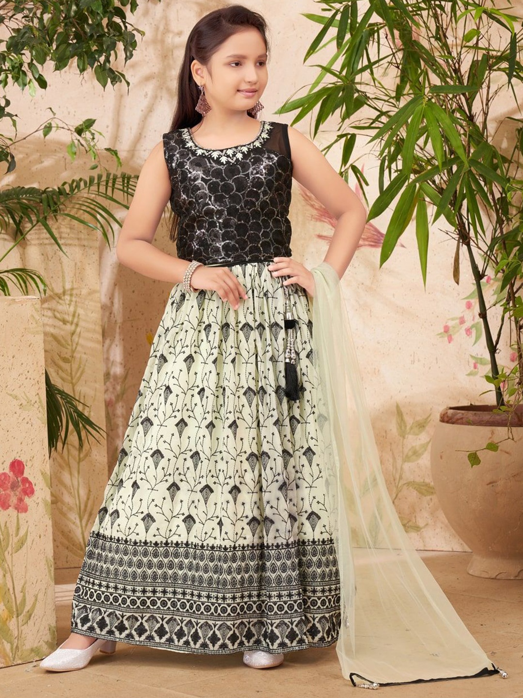 Aarika Girls Embroidered Ready to Wear Lehenga & Blouse With Dupatta, Turquoise blue
Aarika Girls Embroidered Ready to Wear Lehenga & Blouse With Dupatta, Turquoise blue