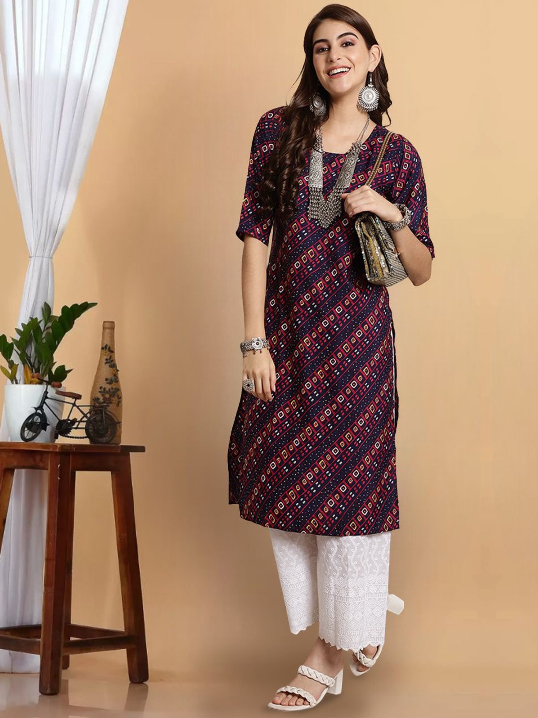 7Threads Women Dyed Keyhole Neck Cold-Shoulder Sleeves Thread Work Floral Crepe Kurta, Multi
7Threads Women Dyed Keyhole Neck Cold-Shoulder Sleeves Thread Work Floral Crepe Kurta, Multi