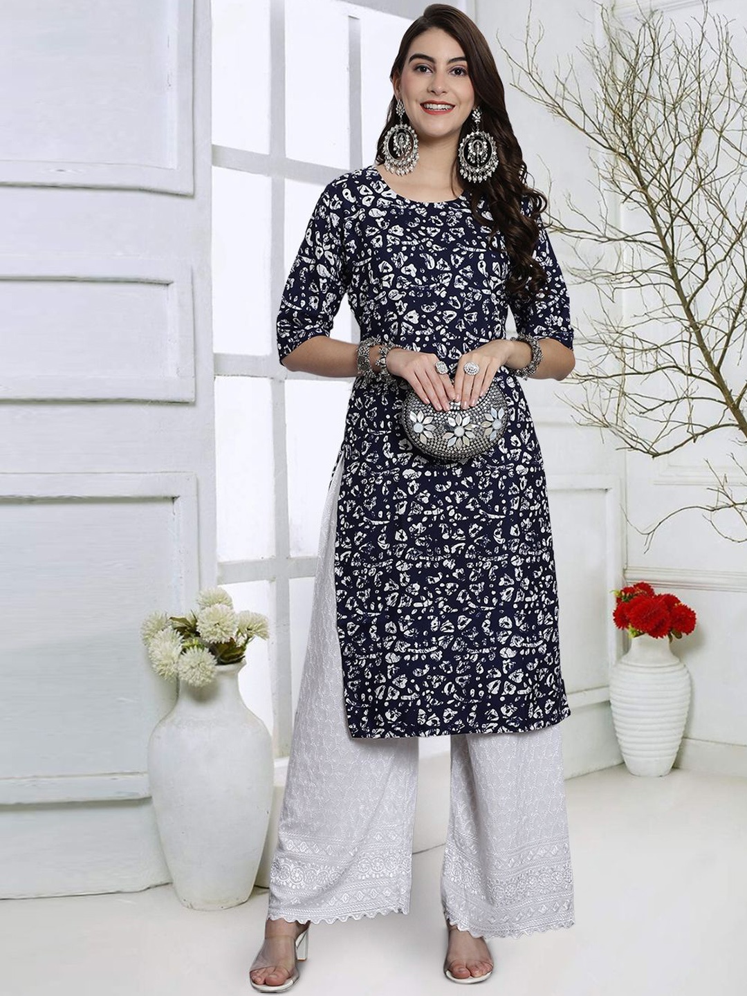 7Threads Women Keyhole Neck Cold-Shoulder Sleeves Sequinned Floral Crepe Kurta, Multi
7Threads Women Keyhole Neck Cold-Shoulder Sleeves Sequinned Floral Crepe Kurta, Multi
