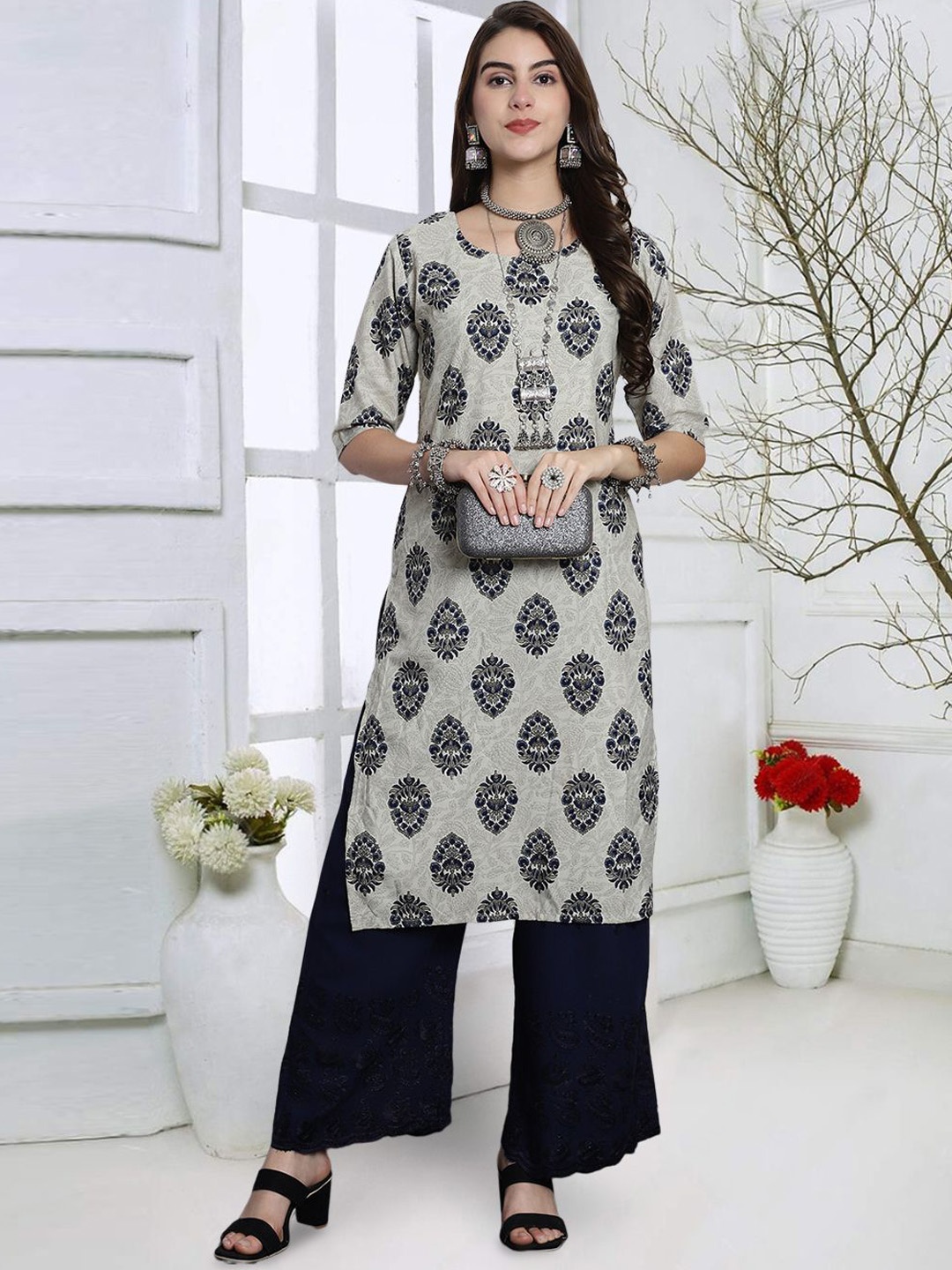7Threads Women Quirky Colourblocked Keyhole Neck Mirror Work Floral Crepe Kurta, Multi
7Threads Women Quirky Colourblocked Keyhole Neck Mirror Work Floral Crepe Kurta, Multi
