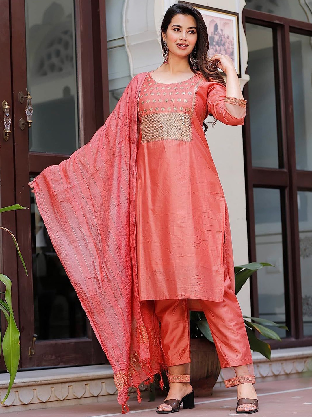 G4Girl Women Ethnic Motifs Yoke Design Regular Sequinned Chanderi Silk Kurta with Trousers & With Dupatta, Peach
G4Girl Women Ethnic Motifs Yoke Design Regular Sequinned Chanderi Silk Kurta with Trousers & With Dupatta, Peach