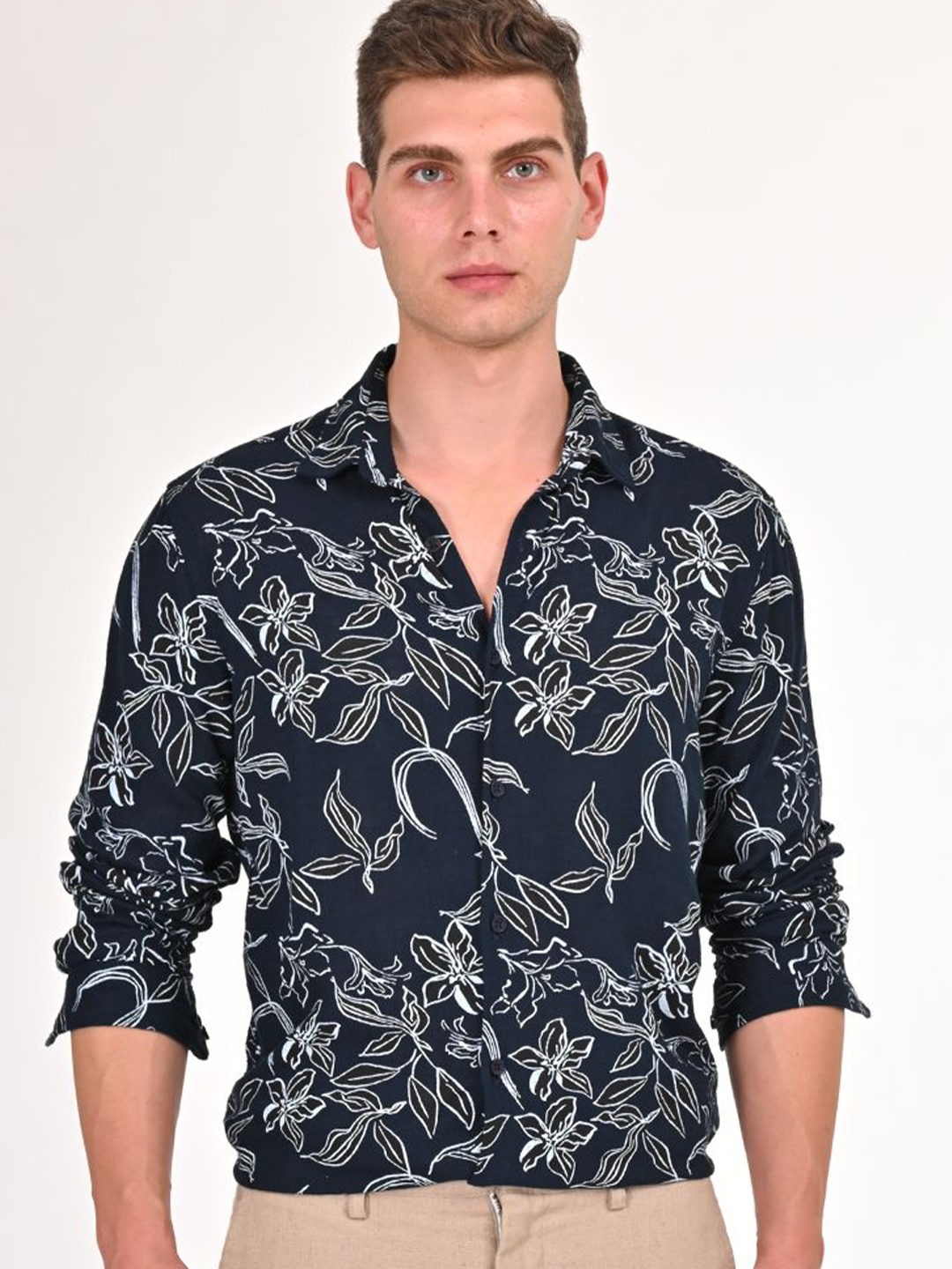 POE Men Smart Spread Collar Floral Printed Linen Blend Slim Fit Casual Shirt, Navy blue
POE Men Smart Spread Collar Floral Printed Linen Blend Slim Fit Casual Shirt, Navy blue