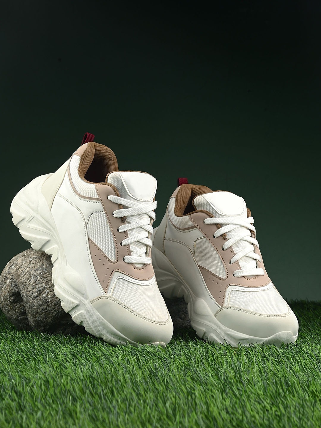The Roadster Lifestyle Co Women Colourblocked Lightweight Casual Sneakers, Off white
The Roadster Lifestyle Co Women Colourblocked Lightweight Casual Sneakers, Off white
