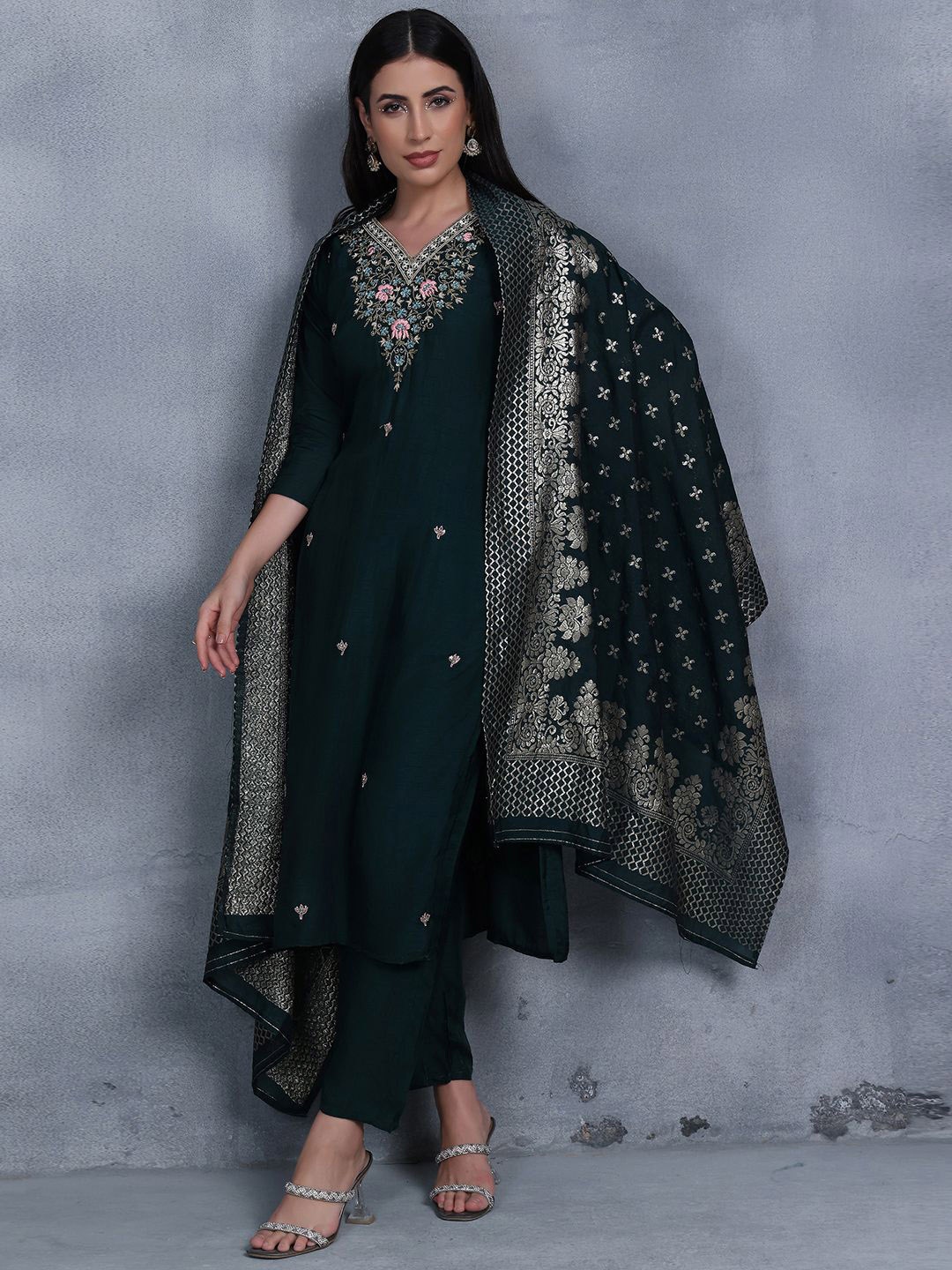Rang by Indya Floral Embroidered Beads and Stones Kurta with Trousers & Dupatta, Green
Rang by Indya Floral Embroidered Beads and Stones Kurta with Trousers & Dupatta, Green