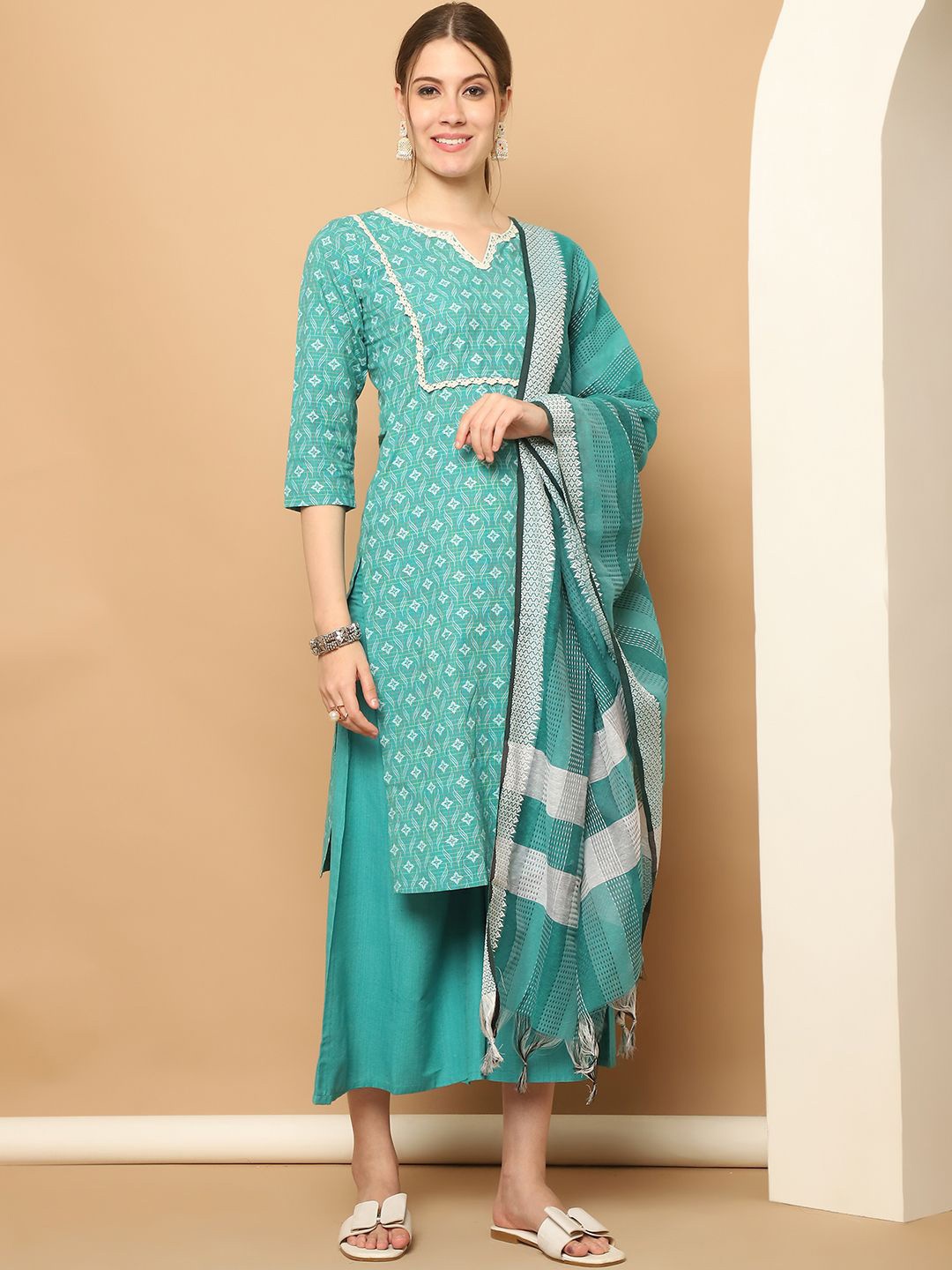 Jompers Ethnic Motifs Printed Notch Neck Straight Kurta With Palazzos & Dupatta, Green
Jompers Ethnic Motifs Printed Notch Neck Straight Kurta With Palazzos & Dupatta, Green