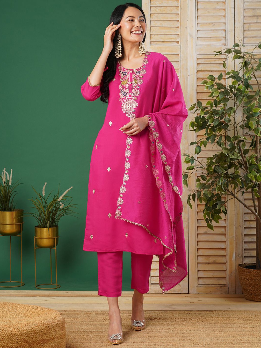 CARTYSHOP Floral Embroidered Regular Zari Straight Kurta with Salwar & Dupatta, Pink
CARTYSHOP Floral Embroidered Regular Zari Straight Kurta with Salwar & Dupatta, Pink