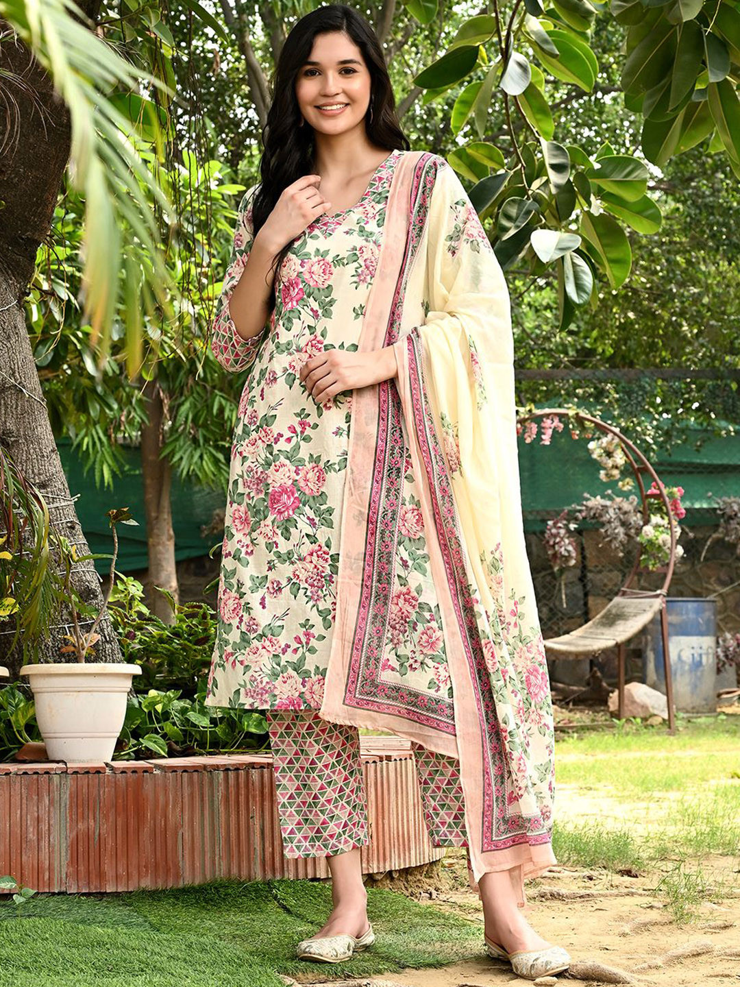DECKEDUP Floral Printed Pure Cotton Straight Kurta With Trouser & Dupatta, Cream
DECKEDUP Floral Printed Pure Cotton Straight Kurta With Trouser & Dupatta, Cream