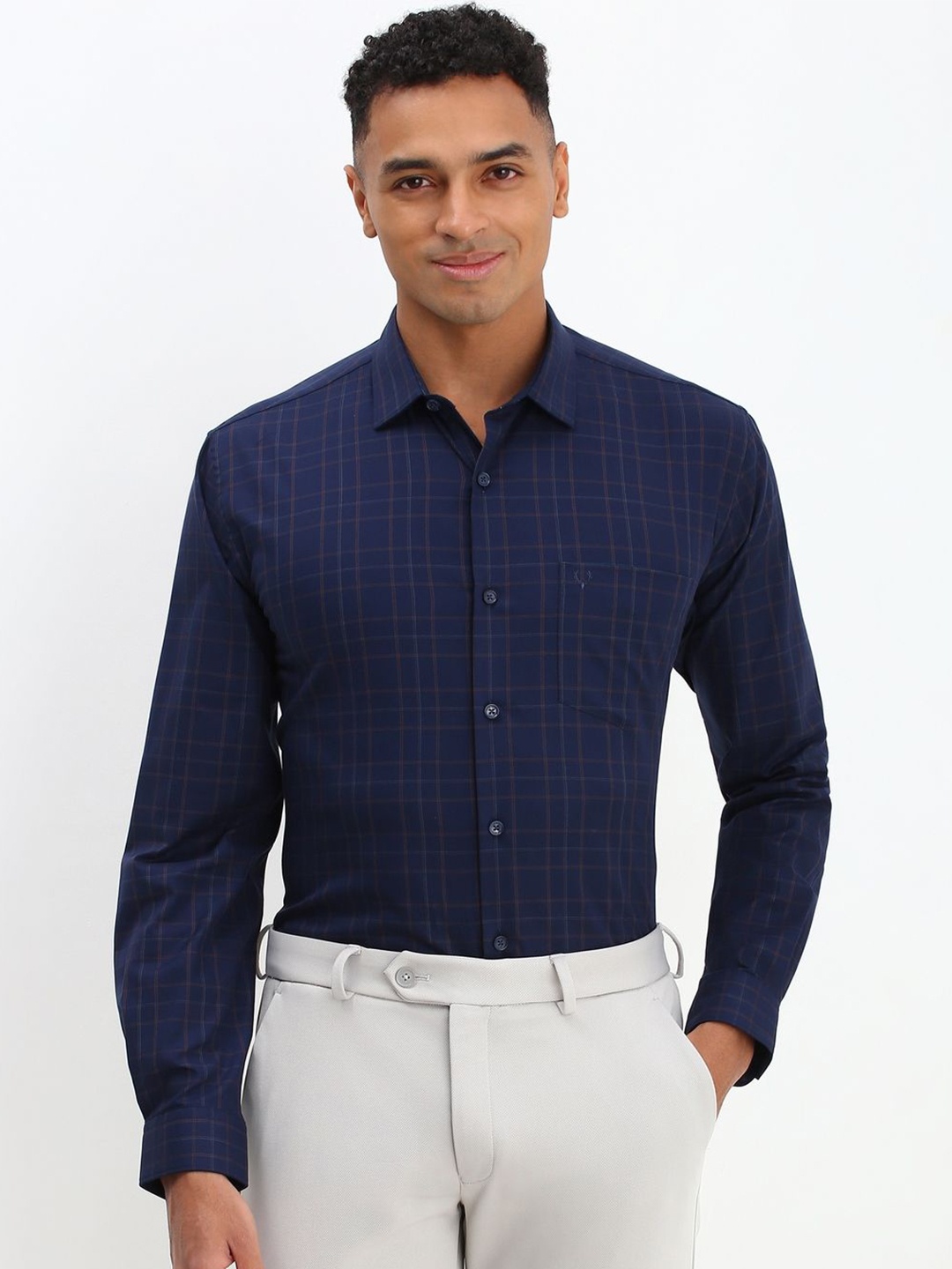 Allen Solly Men Spread Collar Tartan Checked Cotton Slim Fit Formal Shirt, Navy blue
Allen Solly Men Spread Collar Tartan Checked Cotton Slim Fit Formal Shirt, Navy blue